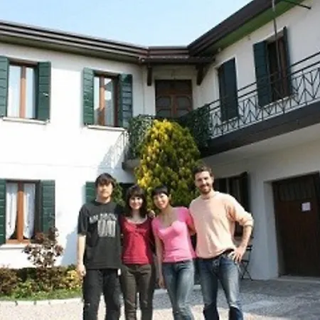 לינה וארוחת בוקר Casa D'oro 5*